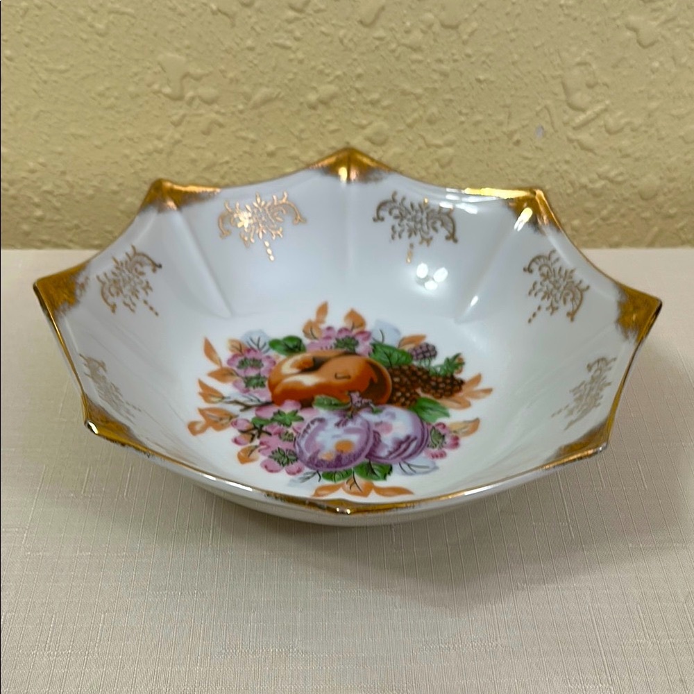 Trimont Ware Elegant White and Gold Octagonal Vintage Bowl Fruit Design - Picture 6 of 7
